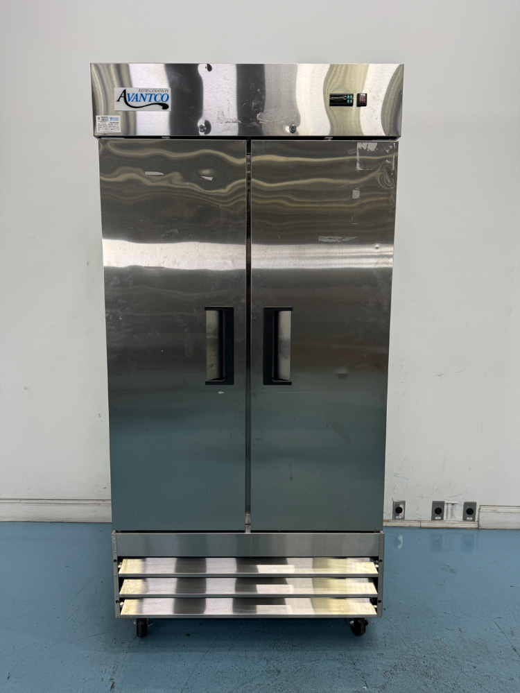 Image of Avantco Refrigeration Solid Door Reach-In Freezer